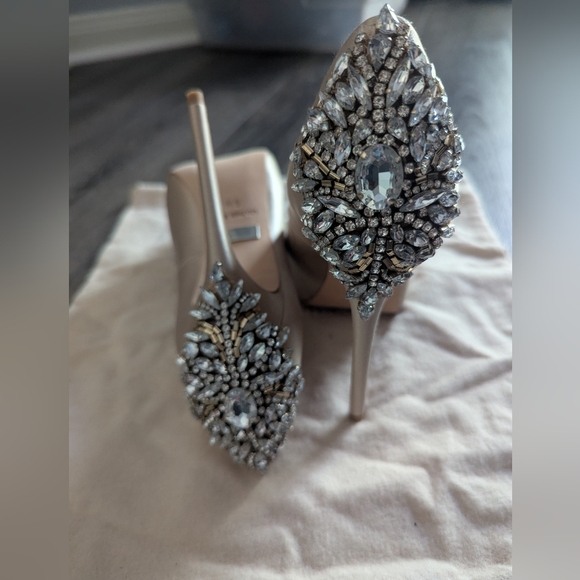 Badgley Mischka Women's Gold Peep-Toe Heels Size 6 - Picture 3 of 7